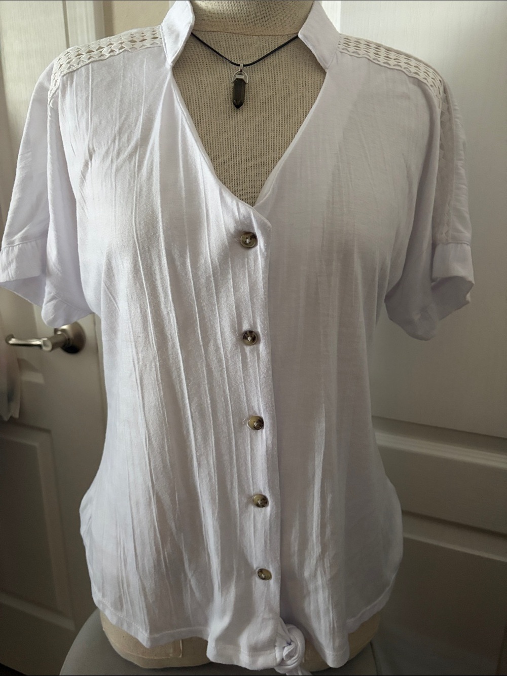 Women’s White Button-Front Short Sleeve Top